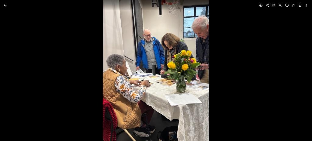 Delores Davis teaching a writing workshop